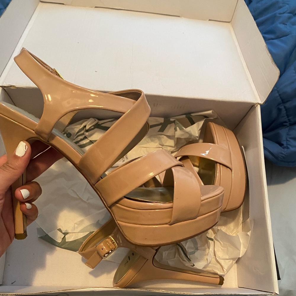 Bomb nude heels